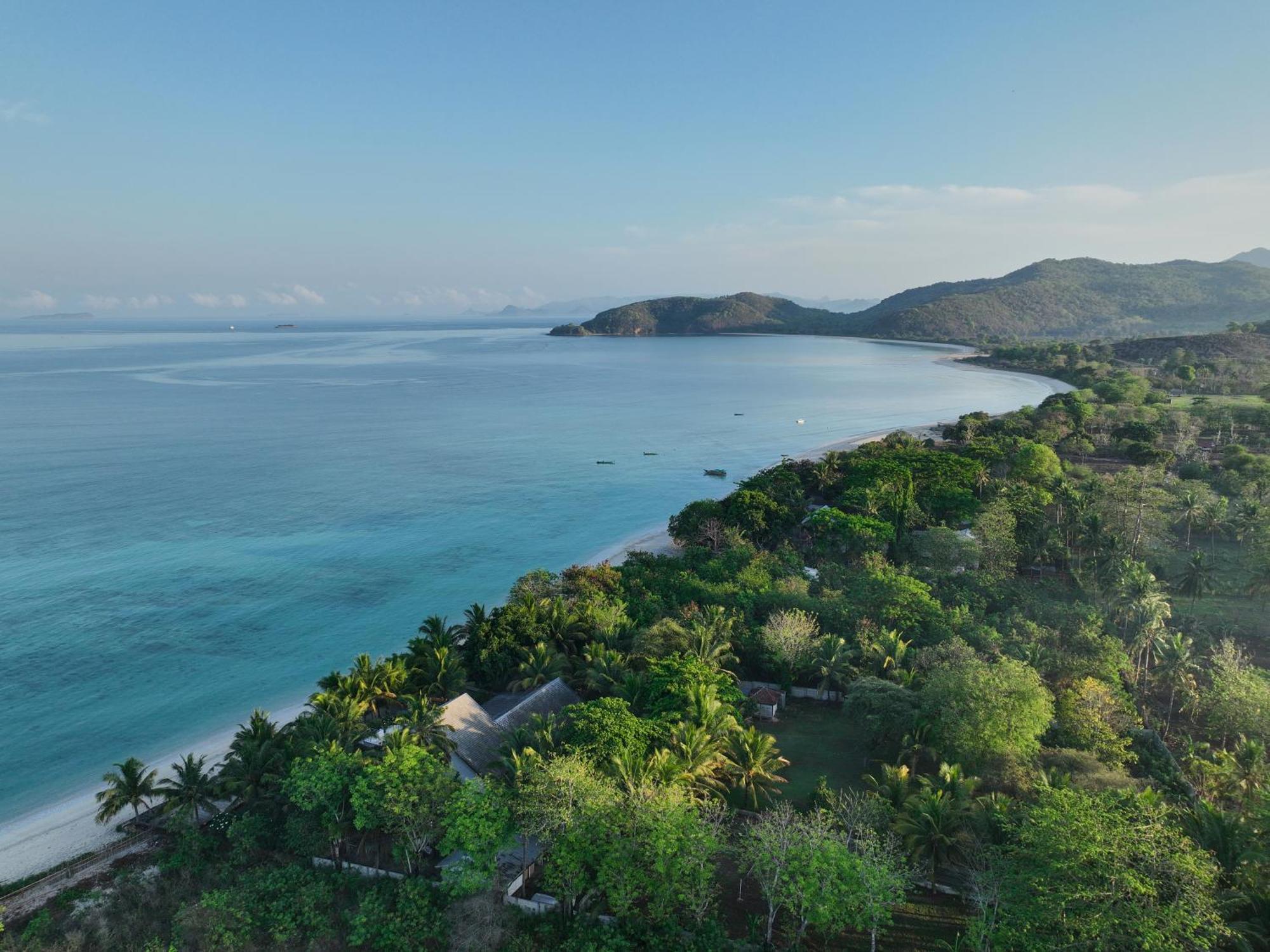Myamo Beach Lodge Jereweh Bagian luar foto