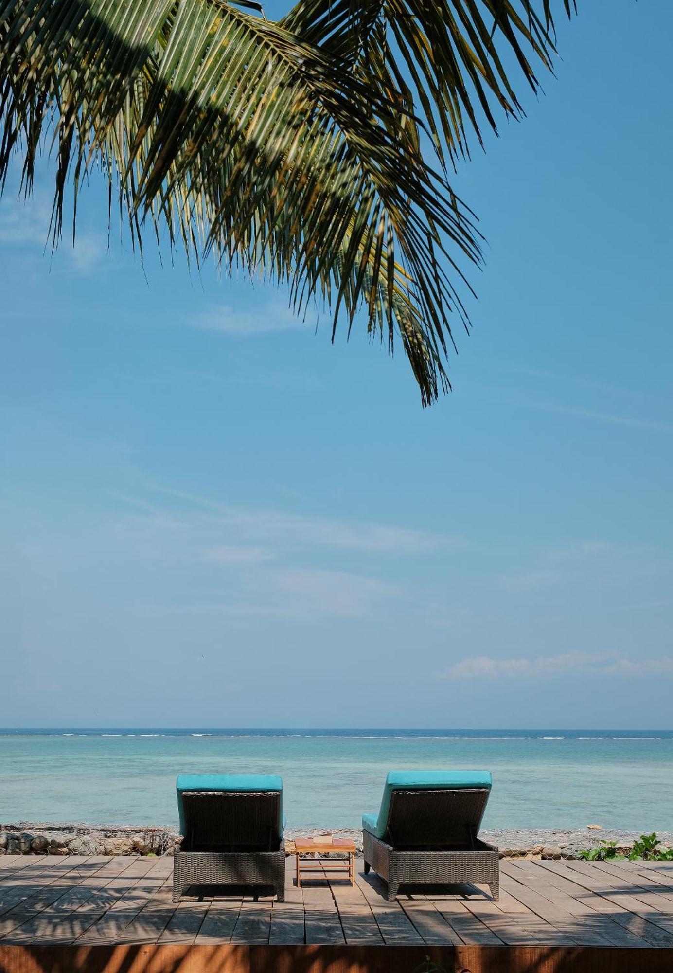 Myamo Beach Lodge Jereweh Bagian luar foto
