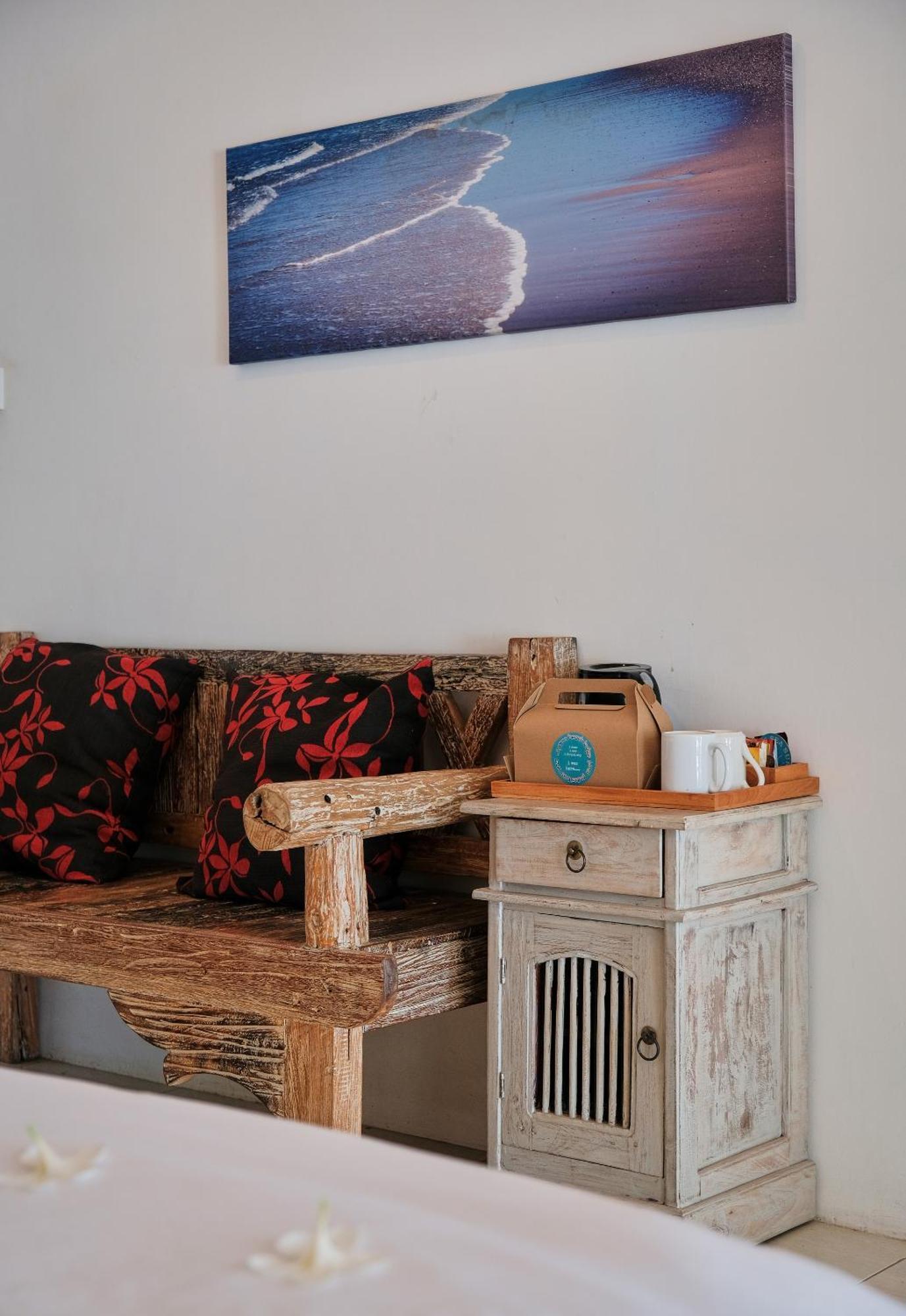Myamo Beach Lodge Jereweh Bagian luar foto
