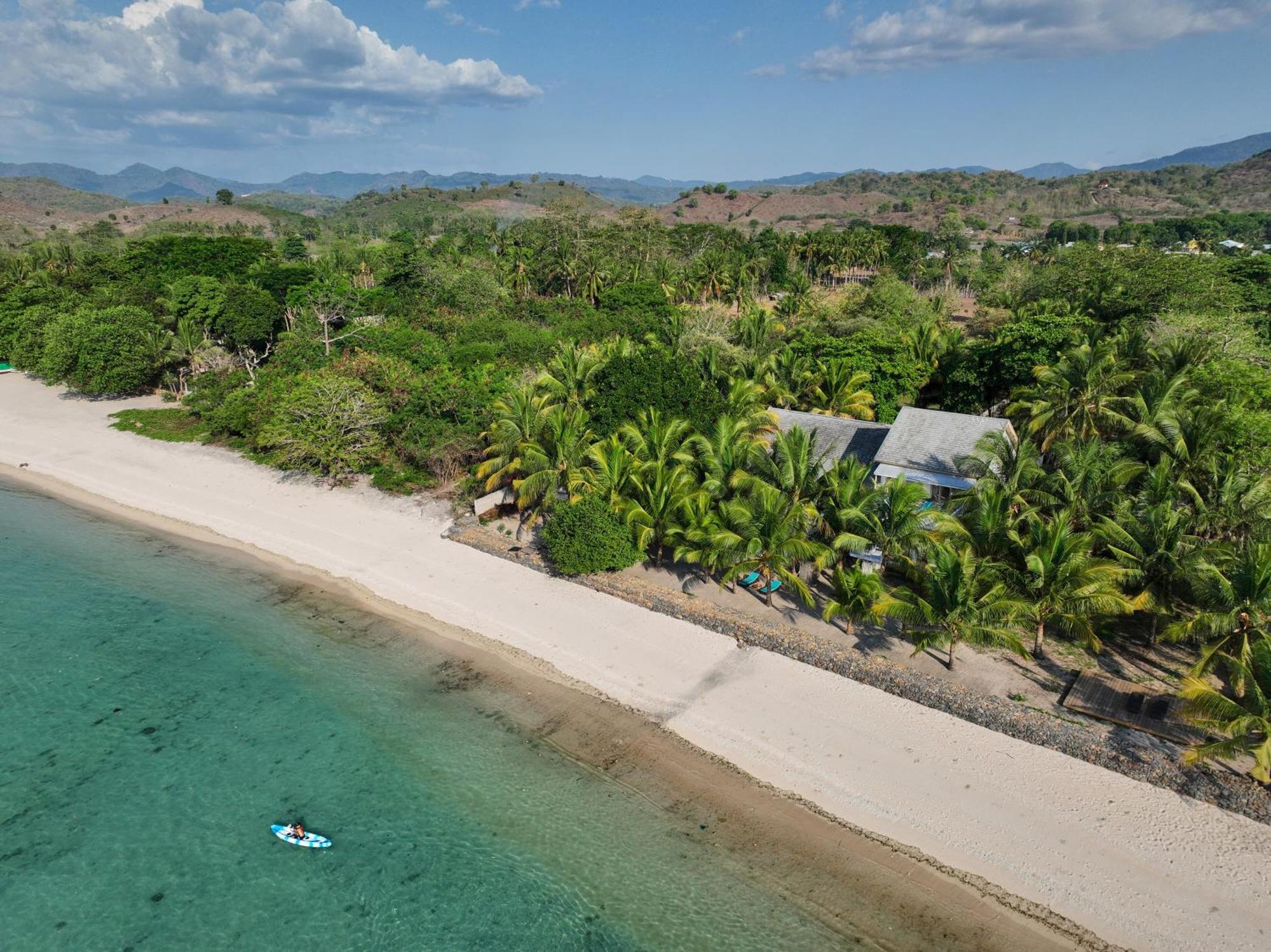 Myamo Beach Lodge Jereweh Bagian luar foto