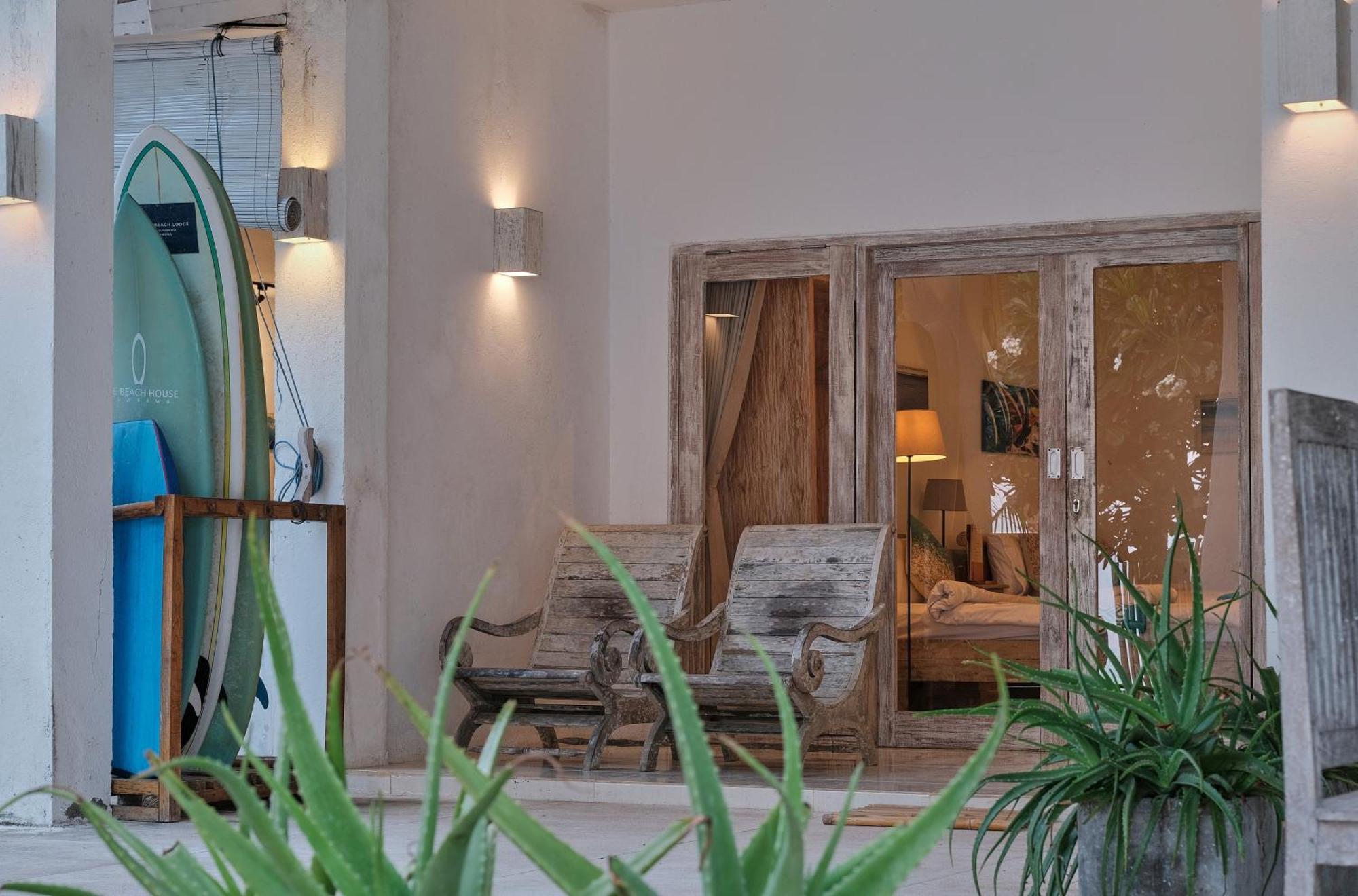 Myamo Beach Lodge Jereweh Bagian luar foto