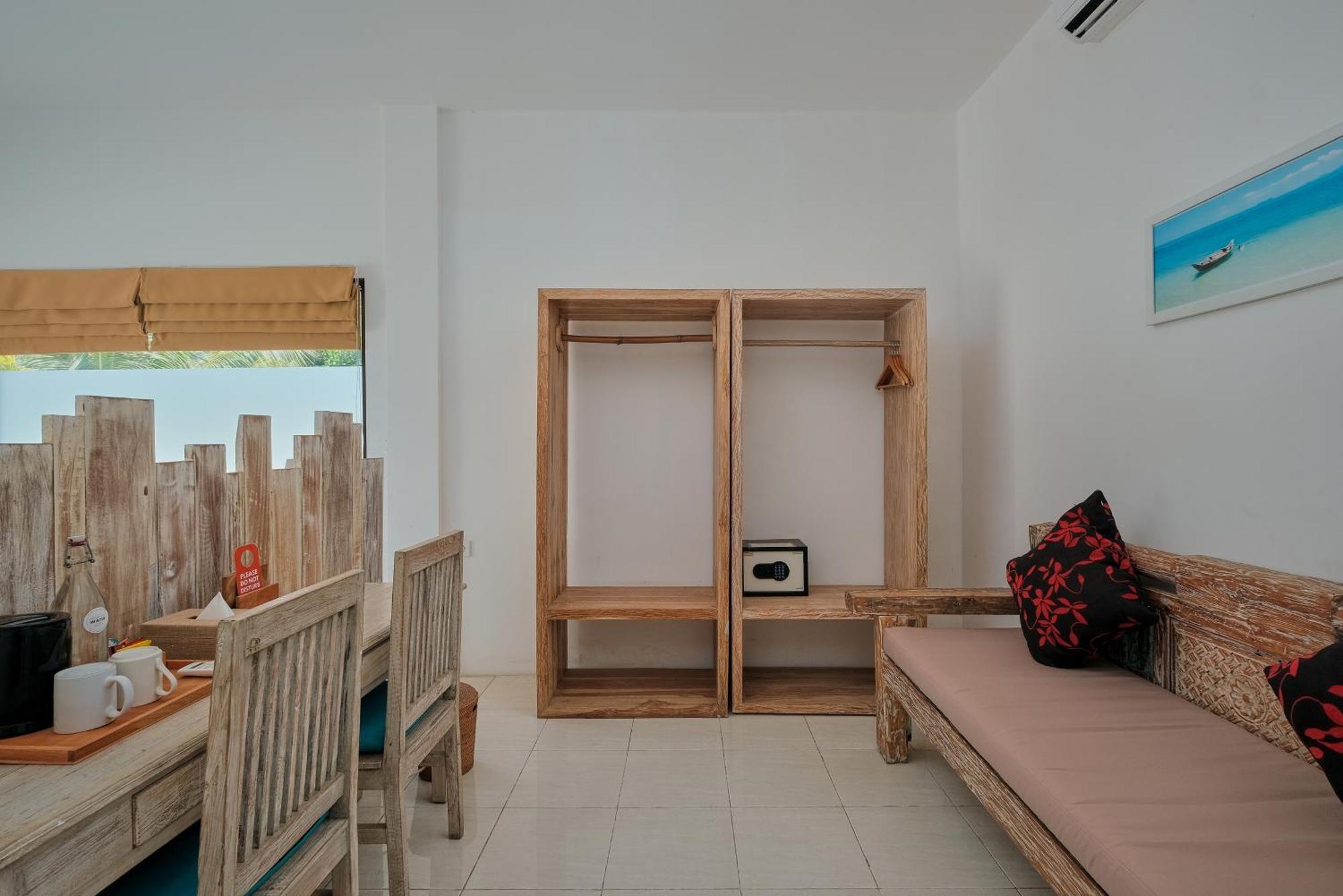 Myamo Beach Lodge Jereweh Bagian luar foto