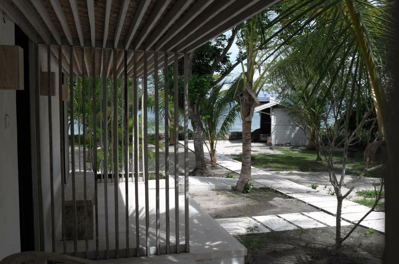 Myamo Beach Lodge Jereweh Bagian luar foto
